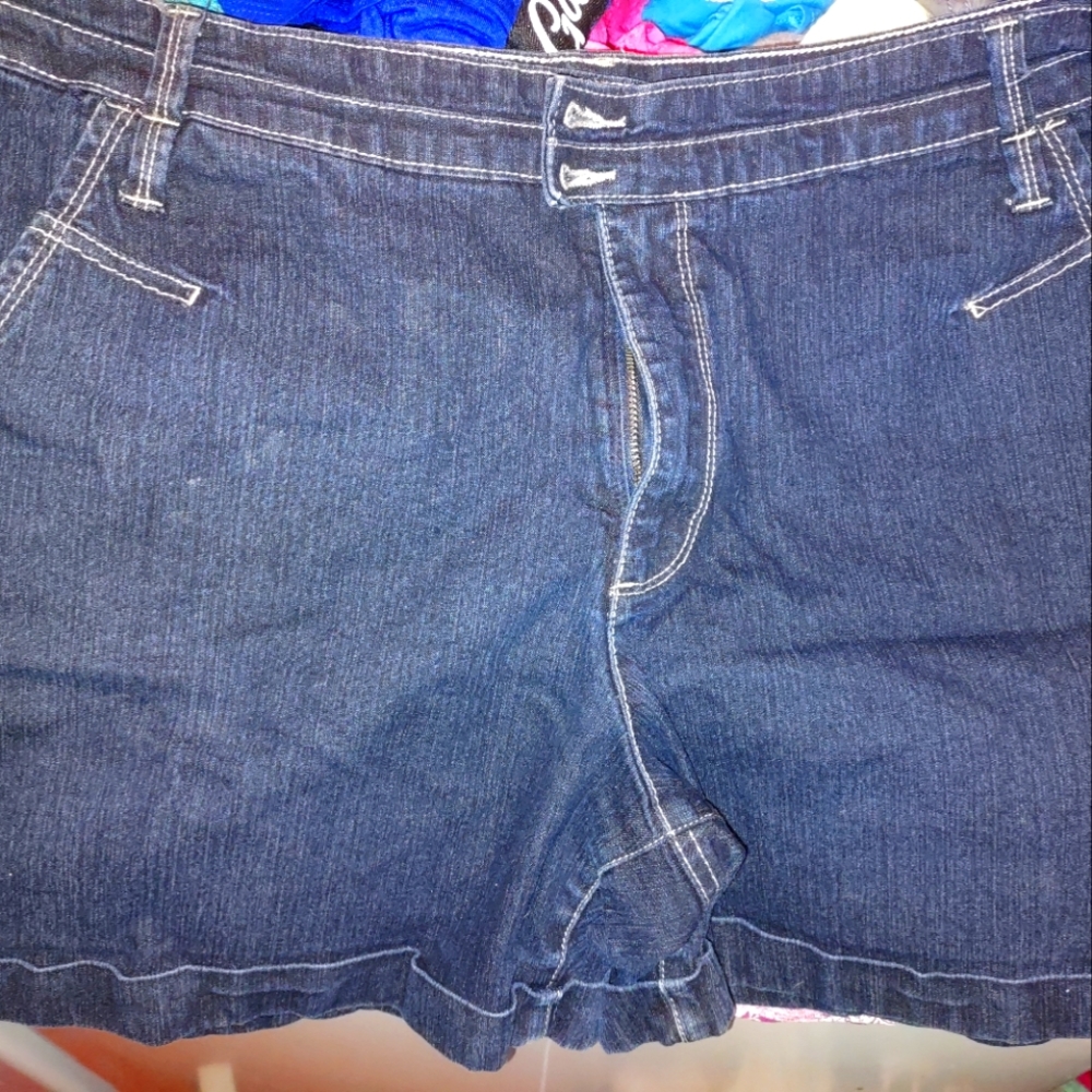 Gloria Vanderbilt sz 14 Denim short high waist